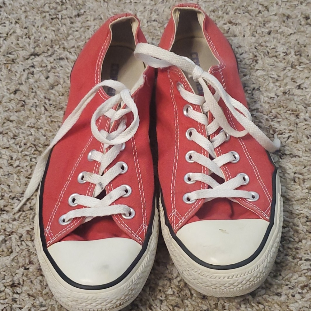 Converse red lowtops